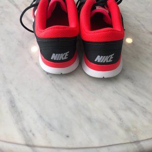 Nike Sneakers - Size 7.5 - Black and Orange